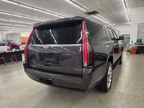Used 2018 Cadillac Escalade ESV Luxury AWD/4WD image 4
