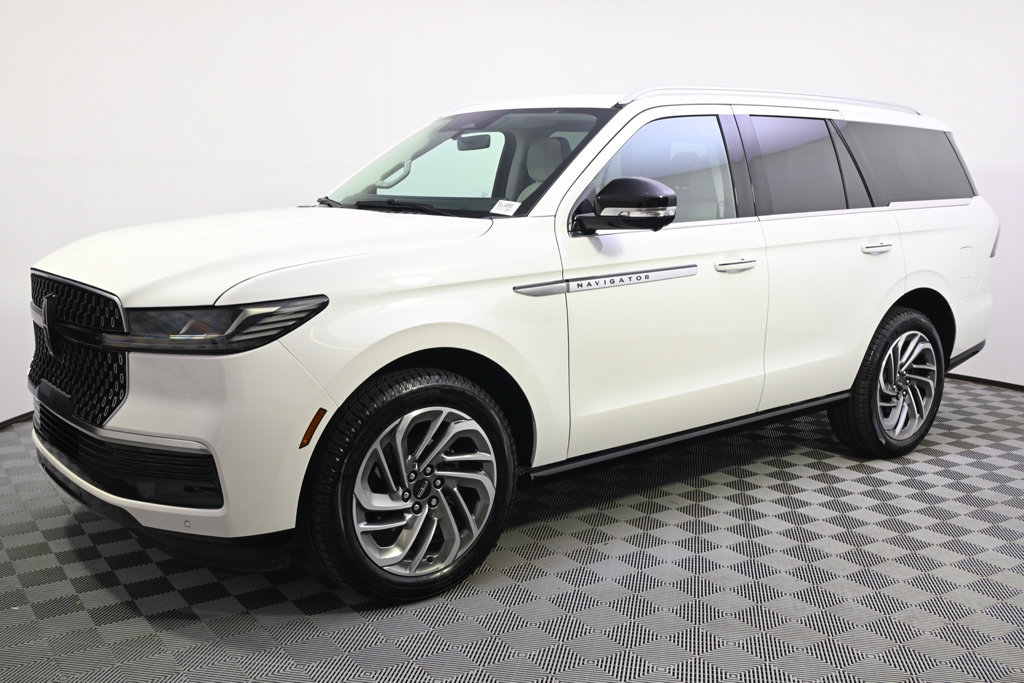 New 2026 Lincoln Navigator Reserve AWD/4WD image 2