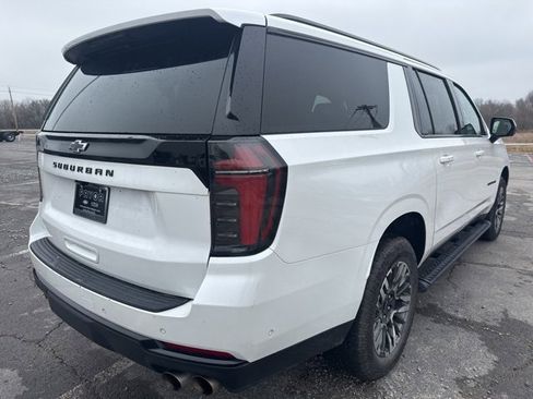 Used 2025 Chevrolet Suburban Z71 image 2
