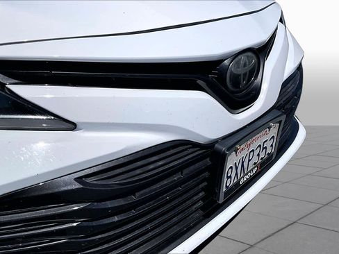 Used 2018 Toyota Camry LE FWD image 29