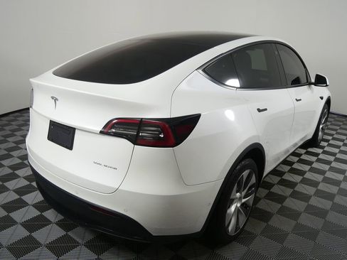 Used 2021 Tesla Model Y Long Range image 4