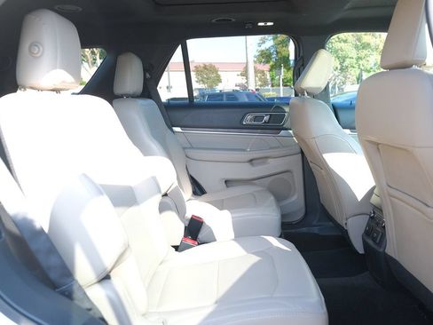 Used 2018 Ford Explorer Limited w/ Equipment Group 301A FWD image 31
