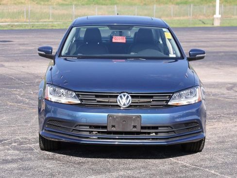 Used 2017 Volkswagen Jetta SE FWD image 4
