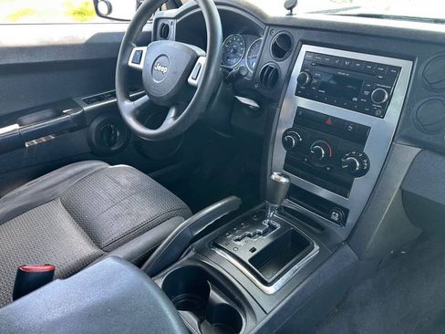 Used 2008 Jeep Commander Sport AWD/4WD image 10