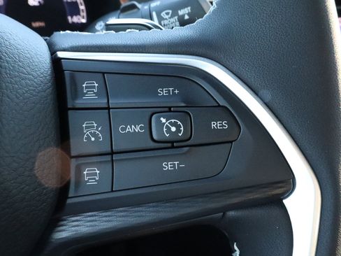 New 2025 Jeep Grand Cherokee Laredo X w/ Luxury Tech Group I image 31