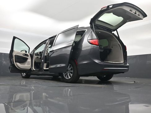 Used 2018 Chrysler Pacifica Touring Plus image 54