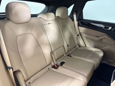 Certified 2023 Porsche Cayenne AWD/4WD image 23