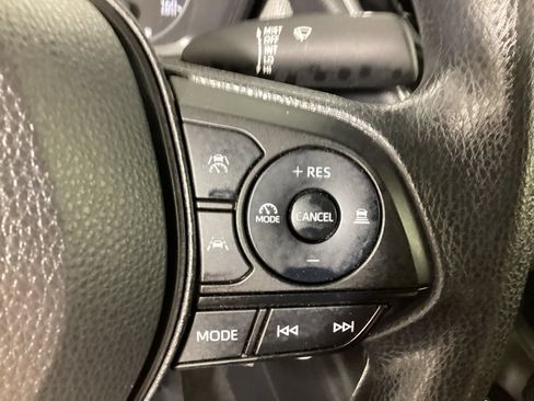 Used 2025 Toyota Corolla LE FWD image 21