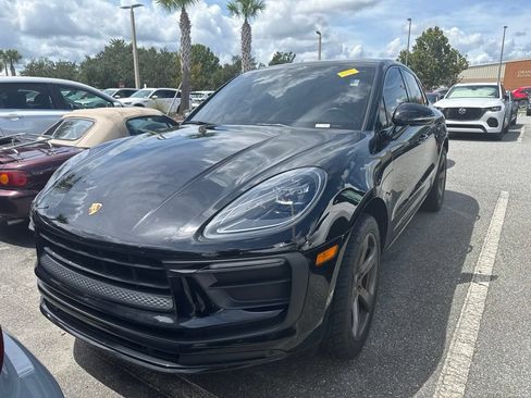 Used 2022 Porsche Macan AWD/4WD image 2