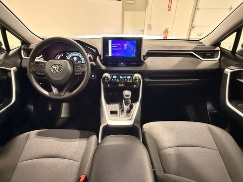 Used 2025 Toyota RAV4 XLE AWD/4WD image 28