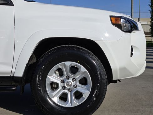 Used 2019 Toyota 4Runner SR5 Premium image 9
