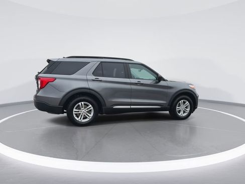 Used 2022 Ford Explorer XLT image 8