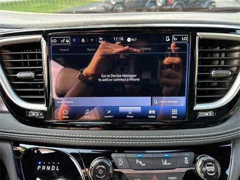 New 2025 Chrysler Pacifica Select image 25