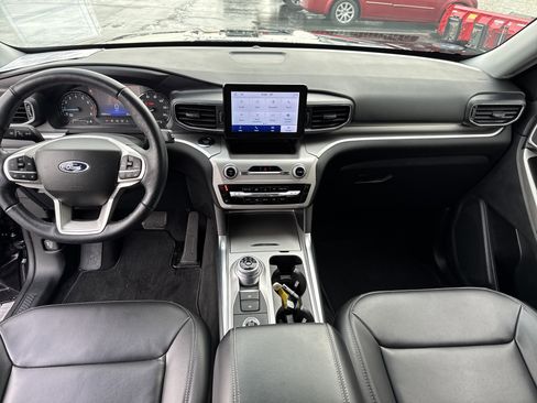 Certified 2022 Ford Explorer XLT w/ Equipment Group 202A image 22