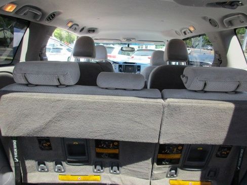Used 2011 Toyota Sienna LE w/ Towing Pkg FWD image 31