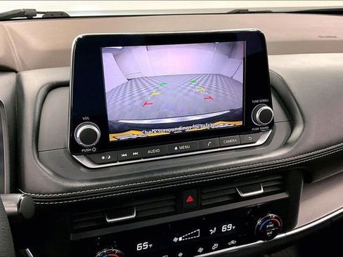 Used 2023 Nissan Rogue SV image 27