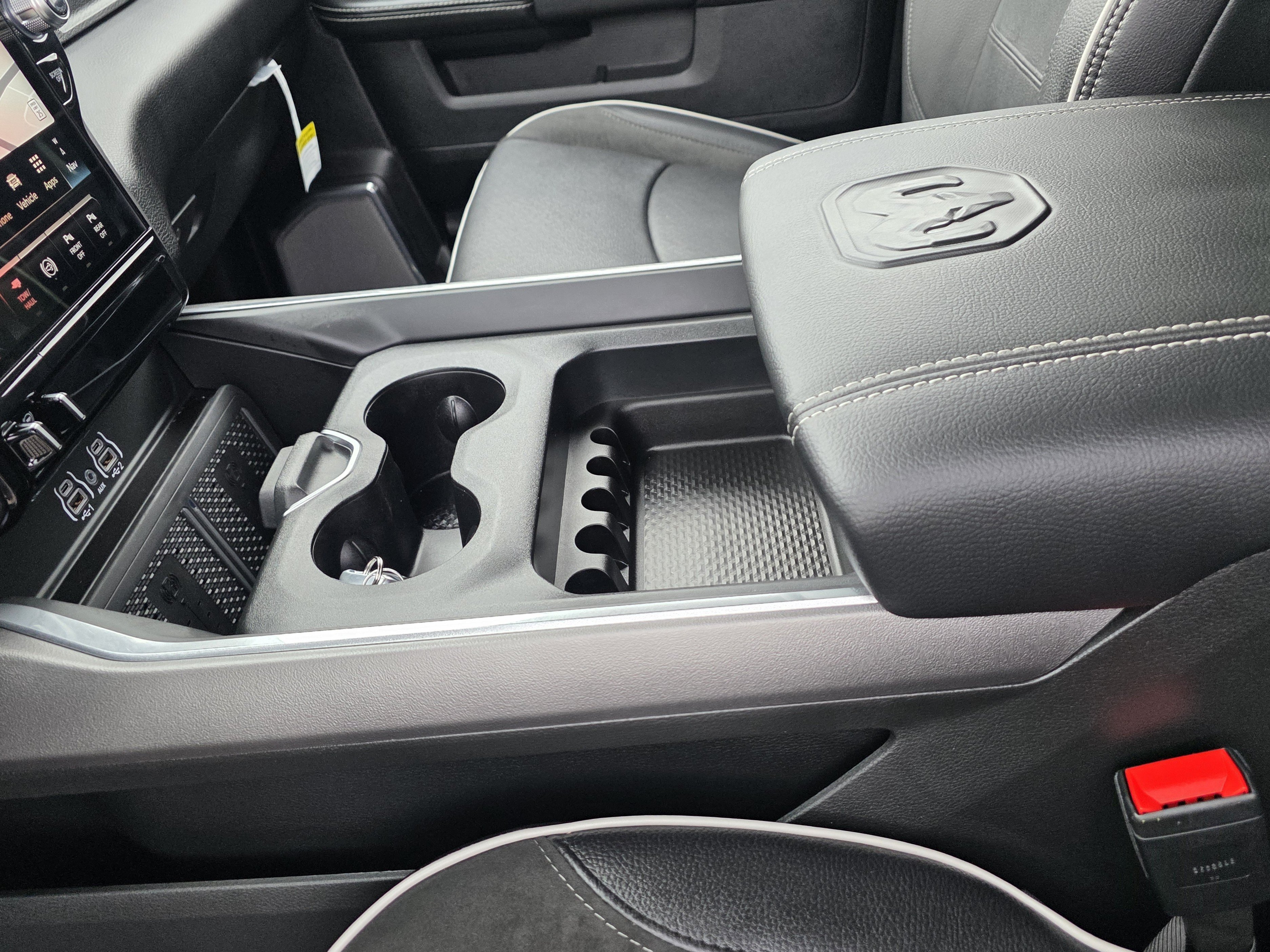 New 2026 RAM 2500 Laramie AWD/4WD image 13
