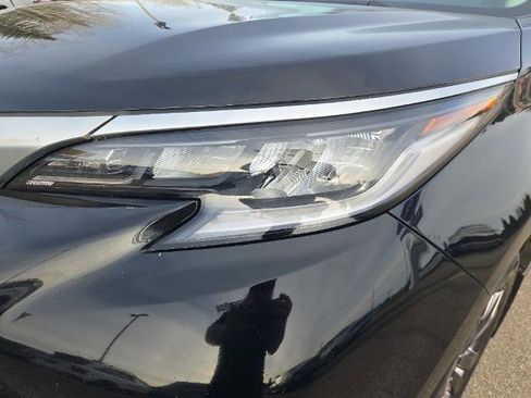 Used 2024 Toyota Sienna XSE AWD/4WD image 4