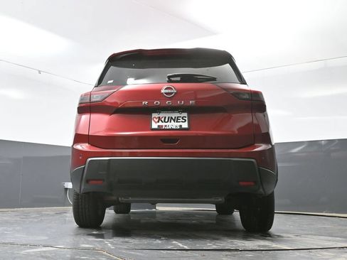 Used 2025 Nissan Rogue SV FWD image 31