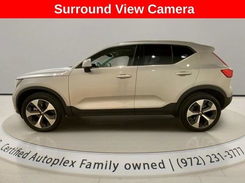 Used 2025 Volvo XC40 B5 Plus AWD/4WD image 2