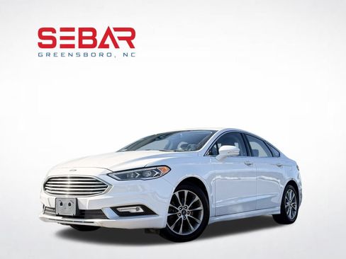 Used 2017 Ford Fusion SE w/ Equipment Group 602A FWD image 1
