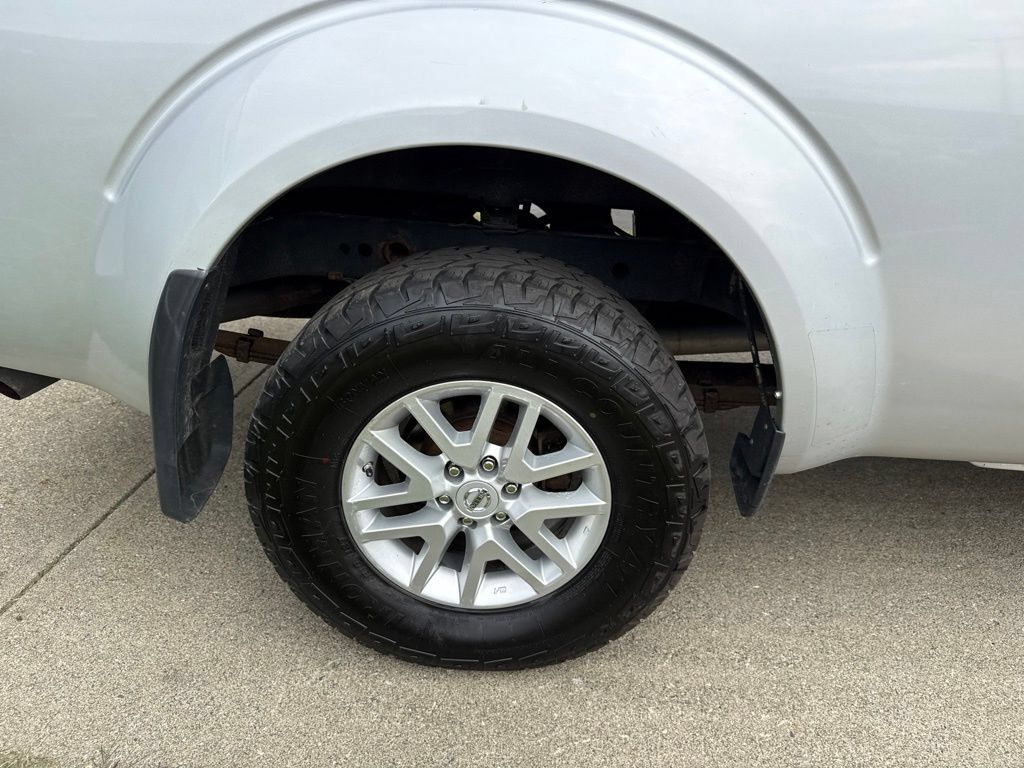 Used 2016 Nissan Frontier SV AWD/4WD image 11