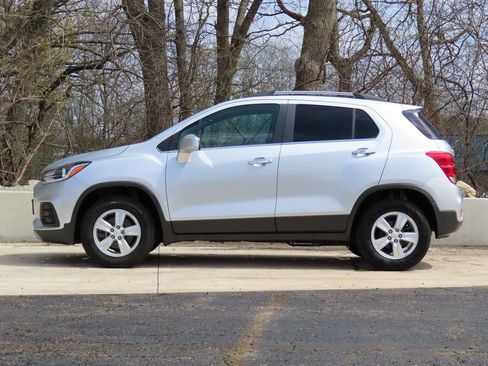 Certified 2017 Chevrolet Trax LT w/ Sun & Sound Package AWD/4WD image 7