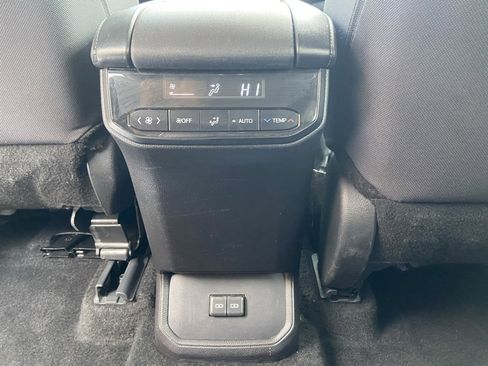 Used 2024 Toyota Highlander LE image 26