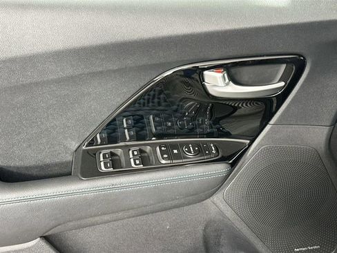 Used 2022 Kia Niro EX Premium w/ Cold Weather Package image 27