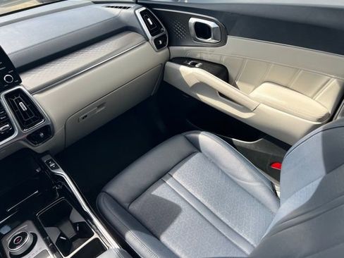 Certified 2023 Kia Sorento SX Prestige AWD/4WD image 11