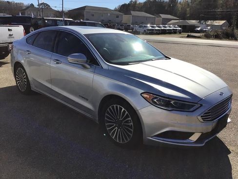 Used 2018 Ford Fusion SE w/ Equipment Group 602A image 7