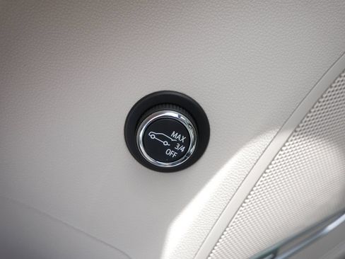 Used 2023 Buick Envision Avenir AWD/4WD image 16