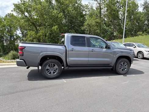 Used 2025 Nissan Frontier SV AWD/4WD image 8