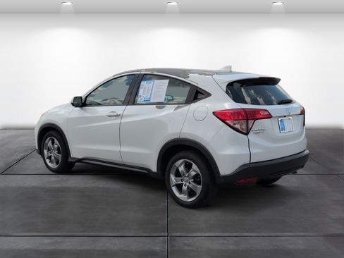 Used 2017 Honda HR-V LX image 3