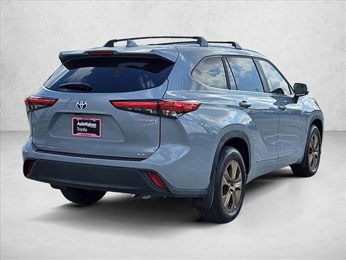 Used 2023 Toyota Highlander Bronze Edition image 5