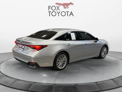 Used 2022 Toyota Avalon Limited image 10