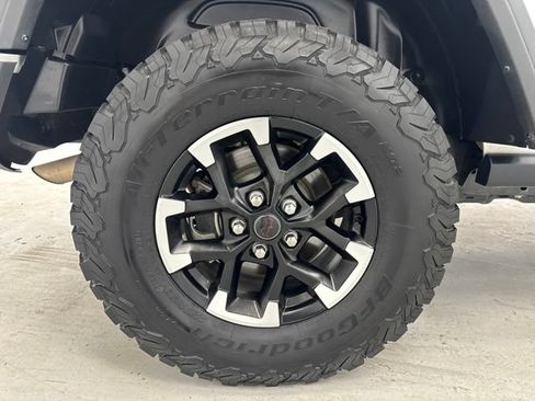 Used 2025 Jeep Wrangler Unlimited Rubicon AWD/4WD image 31