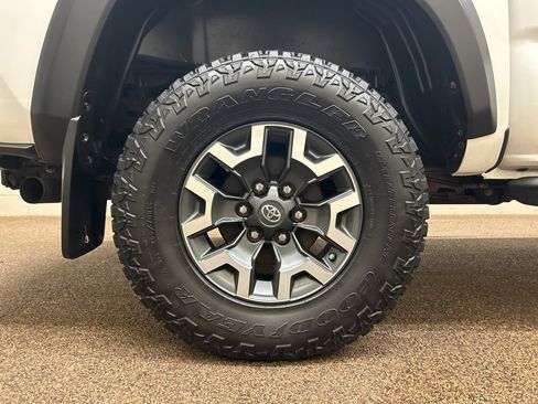 Used 2017 Toyota Tacoma 4x4 Double Cab image 27