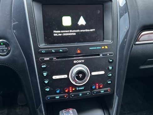 Used 2018 Ford Explorer Platinum image 14