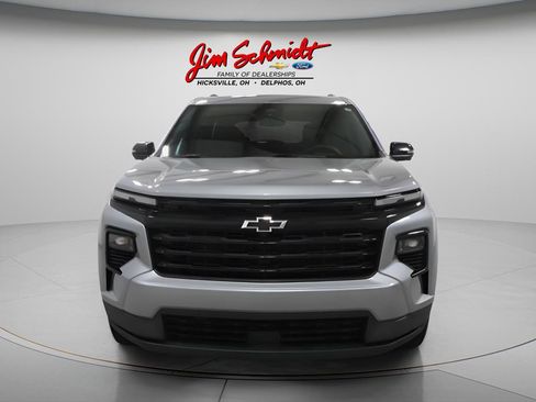 Used 2024 Chevrolet Traverse LT w/ Midnight/Sport Edition AWD/4WD image 3