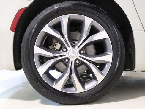 Used 2019 Chrysler Pacifica Limited w/ Tire & Wheel Group FWD image 75