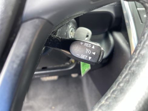 Used 2015 Toyota Camry XLE image 19