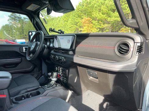 Used 2024 Jeep Wrangler Unlimited Rubicon image 25