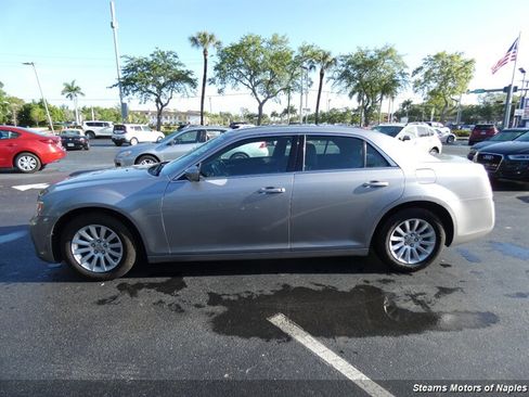 Used 2014 Chrysler 300 image 10