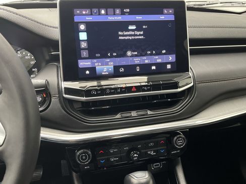 Used 2023 Jeep Compass Limited image 17