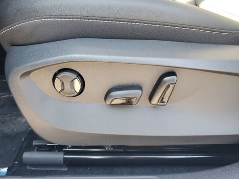 New 2026 Volkswagen Taos SE image 19