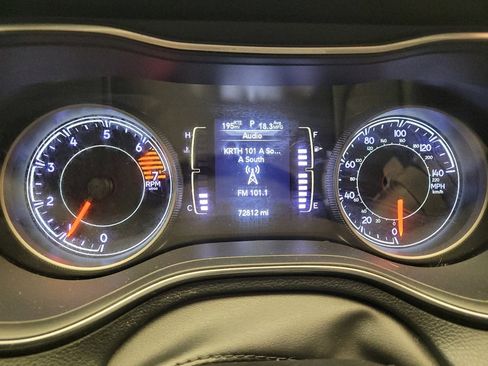 Used 2019 Jeep Cherokee Latitude Plus image 23