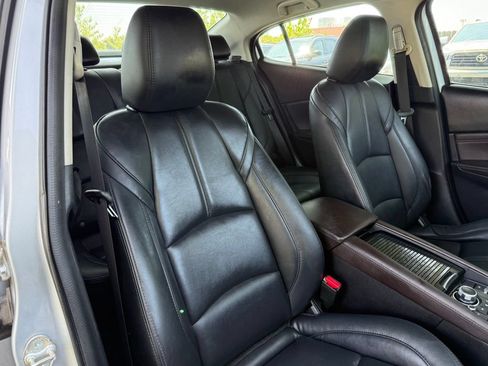 Used 2018 MAZDA MAZDA3 Touring FWD image 20