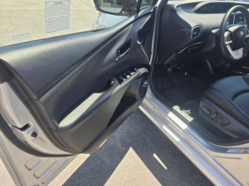 Used 2017 Toyota Prius Four Touring w/ Premium Convenience Package FWD image 19