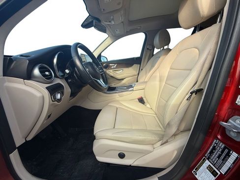 Used 2021 Mercedes-Benz GLC 300 4MATIC w/ Premium Package image 9